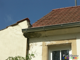Wohnhaus in B. | Befall der Dachkonstruktion sowie eines Fenstersturzes durch Holz zerstörenden Pilz, Foto: © Ingenieurbüro Pia Haun - Trier